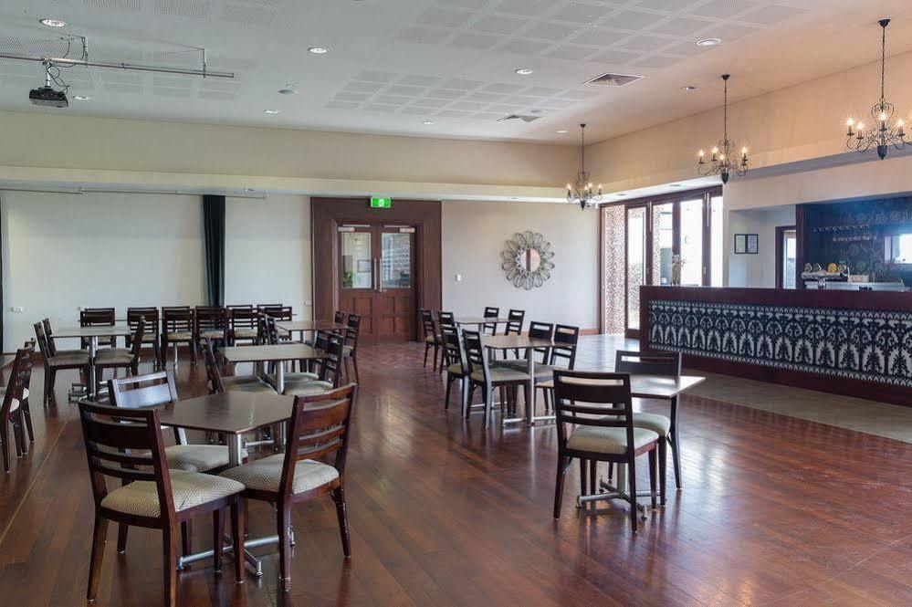 Merinda Village Hotel Боуен Екстериор снимка