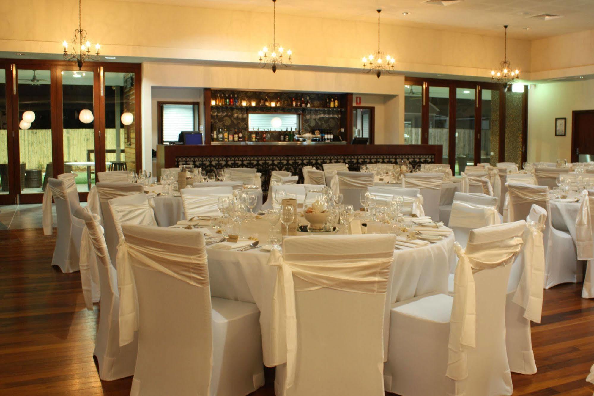 Merinda Village Hotel Боуен Екстериор снимка